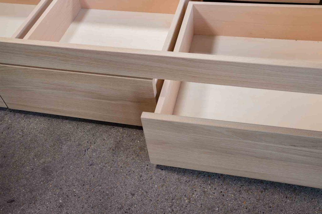 Détails sur les tiroirs Nation Literie en Chêne massif