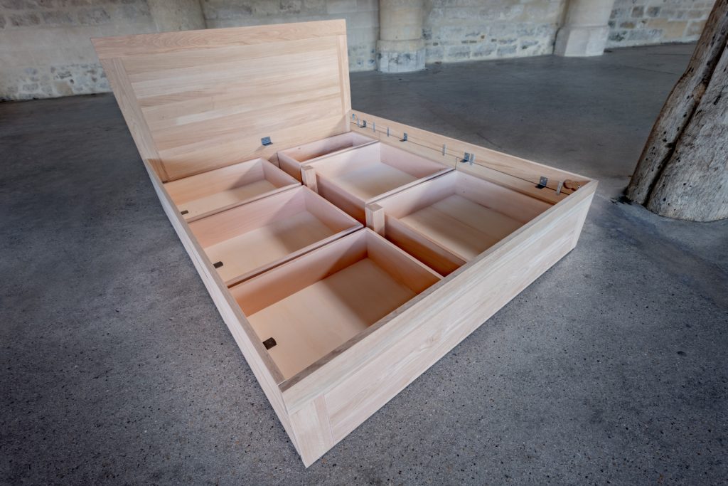 Lit tiroirs en bois massif et tête de lit sans sommiers