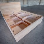 Lit tiroirs en bois massif et tête de lit sans sommiers