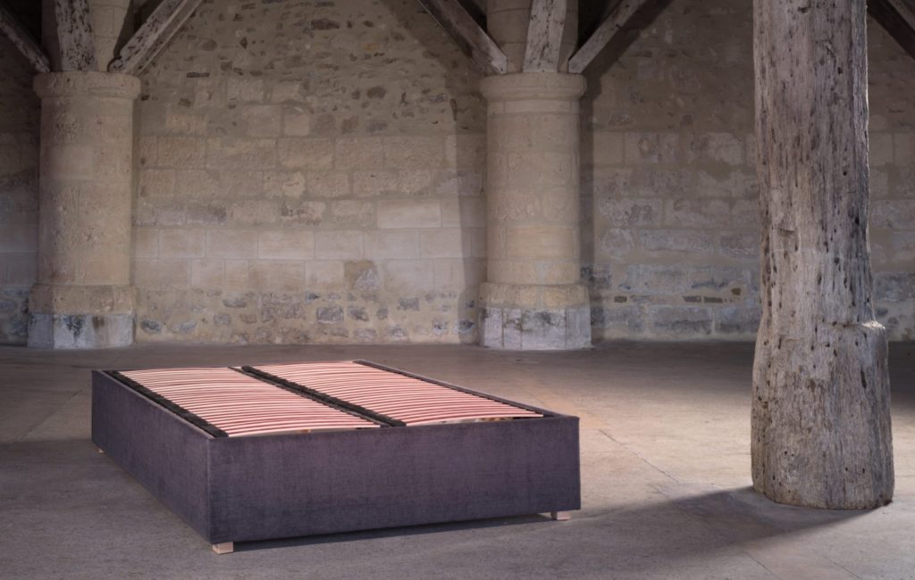 Lit Coffre Caro en tissu Gris foncé fermé