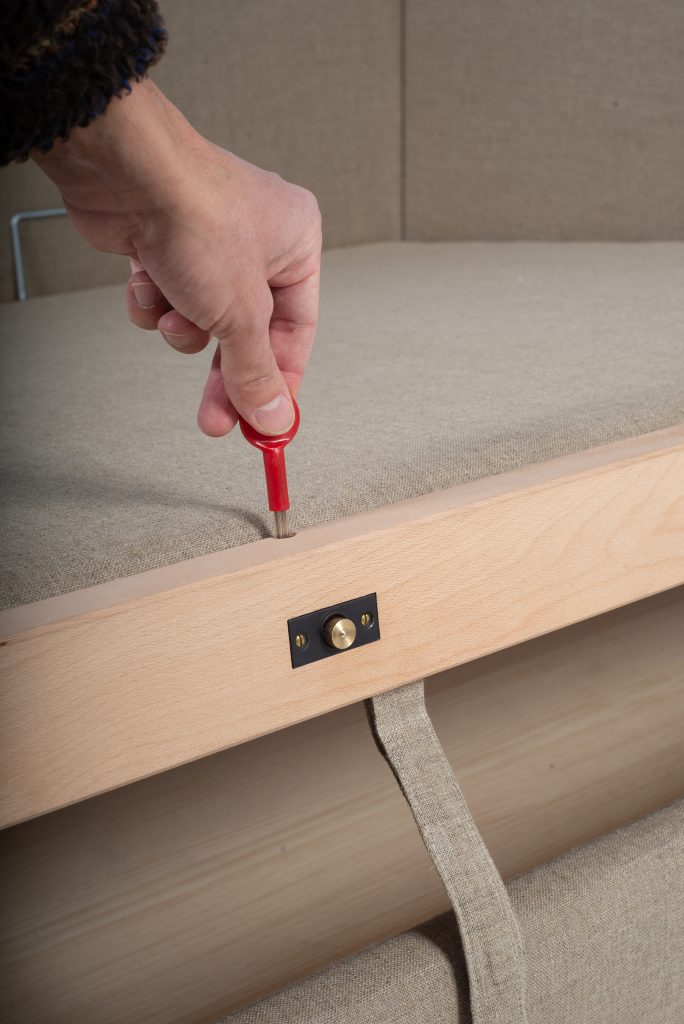 Guide d'achat : choisir le lit coffre idéal 4 Système de verrouillage des lits coffre